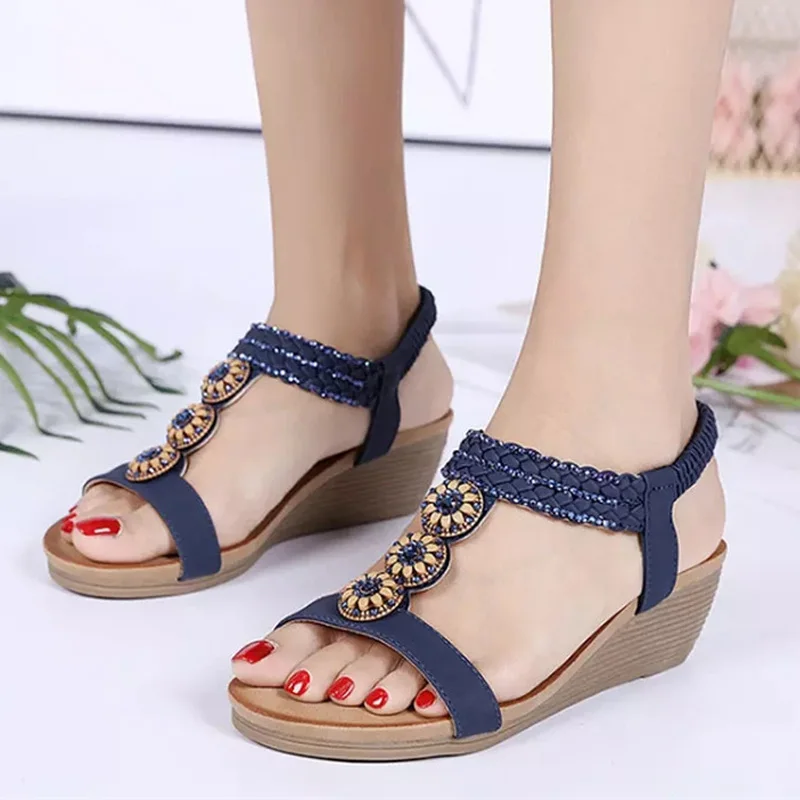 Босоножки женские бейарне на танкетке с деревянными бусинами дышащие однотонные