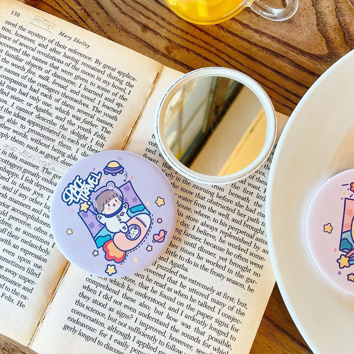 

Durable Gift Travelling Portable Small Cartoon Round Mini Mirror Cosmetic Mirror Make Up Mirror