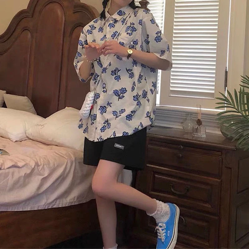 

Women Vintage Turn Down Collar Short Sleeve Floral Print Blouse Shirt Harajuku Fashion BF Clothes Female Chic Button Up Tops