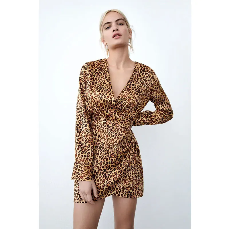 

Женское мини-платье с леопардовым принтом, V-образным вырезом и оборками