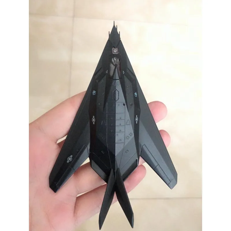 

Литый под давлением масштаб 1:150 модель самолета истребитель Американский F117 стелс истребитель самолет из сплава статический дисплей взрос...