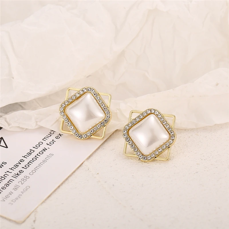 

Round Heart Drop Earrings For Women Creativity Simple Pearl EarringsTrendy Ear Studs Statement 2021 Party Jewelry Gift