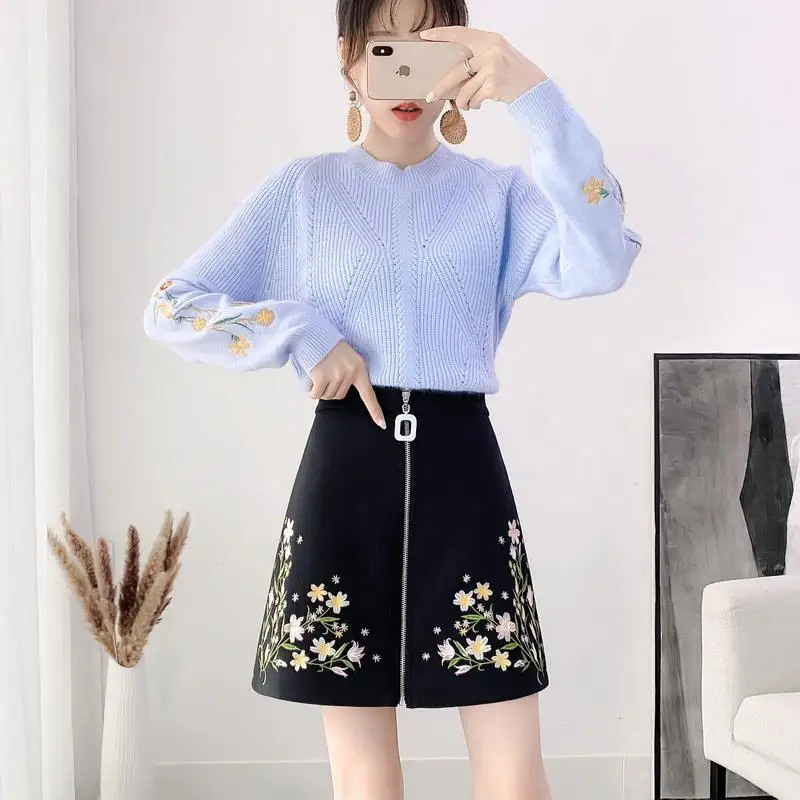 Женский трикотажный костюм свитер с цветочной вышивкой + юбка вязаный пуловер и