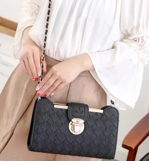 Женская сумка через плечо сумочка на цепочке 26 х7 5 х15 см в Корейском стиле