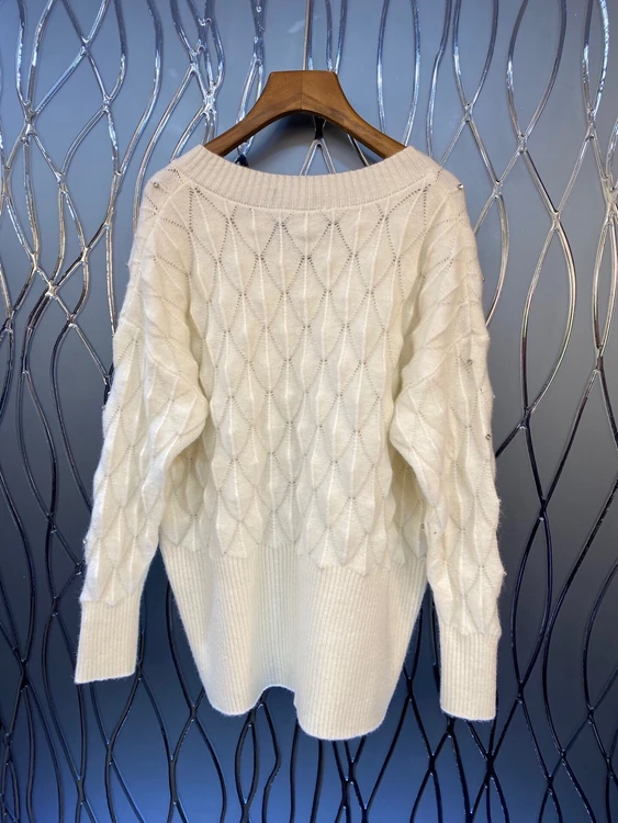 

Autumn / winter 2020 new women's V-neck order diamond decoration Diamond Solid Color Long Sleeve loose sweater 1101