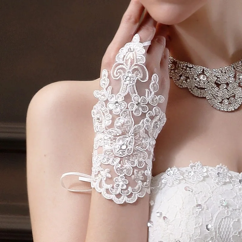 Elegant Beaded Lace Satin Short Bridal Gloves 2021 Fingerless Wedding Gloves White Ivory Wedding Accessories Veu De Noiva images - 6