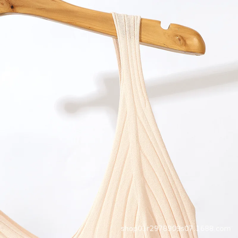 Женский трикотажный топ с треугольным вырезом cwe0104|Топы| |