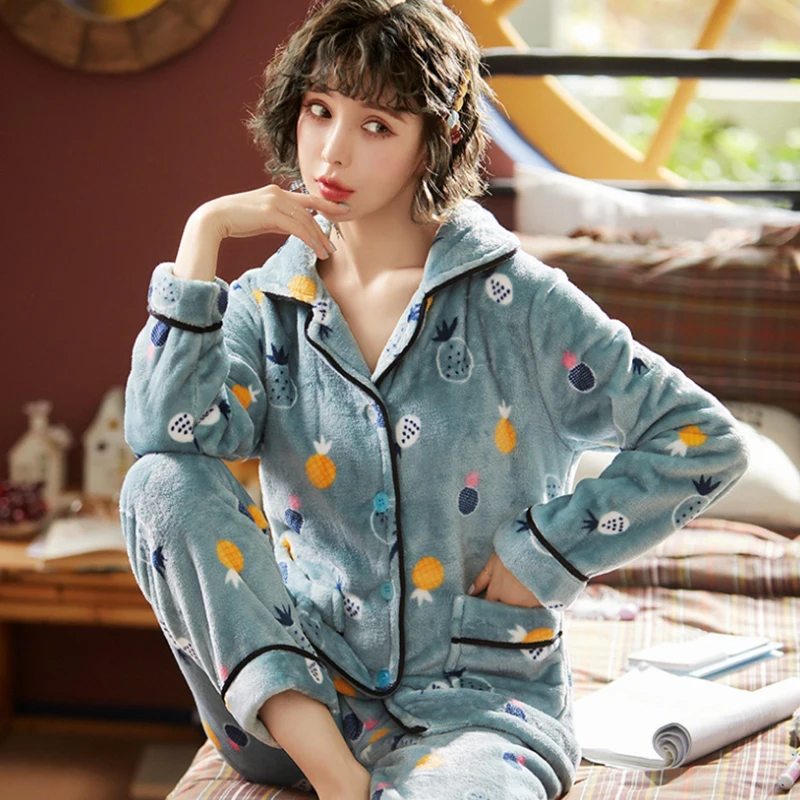 Женский пижамный комплект с мультипликационным принтом и карманом толстая