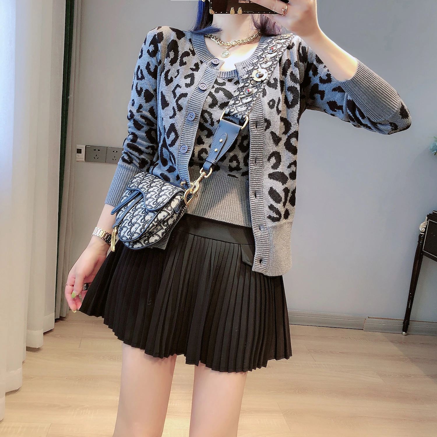 

Cardigan and Vest 2 Piece Set Women 2021 Autumn O Neck Leopard Jacquard Knit Cardigan + Crop Sweater Vest Outfits for Women