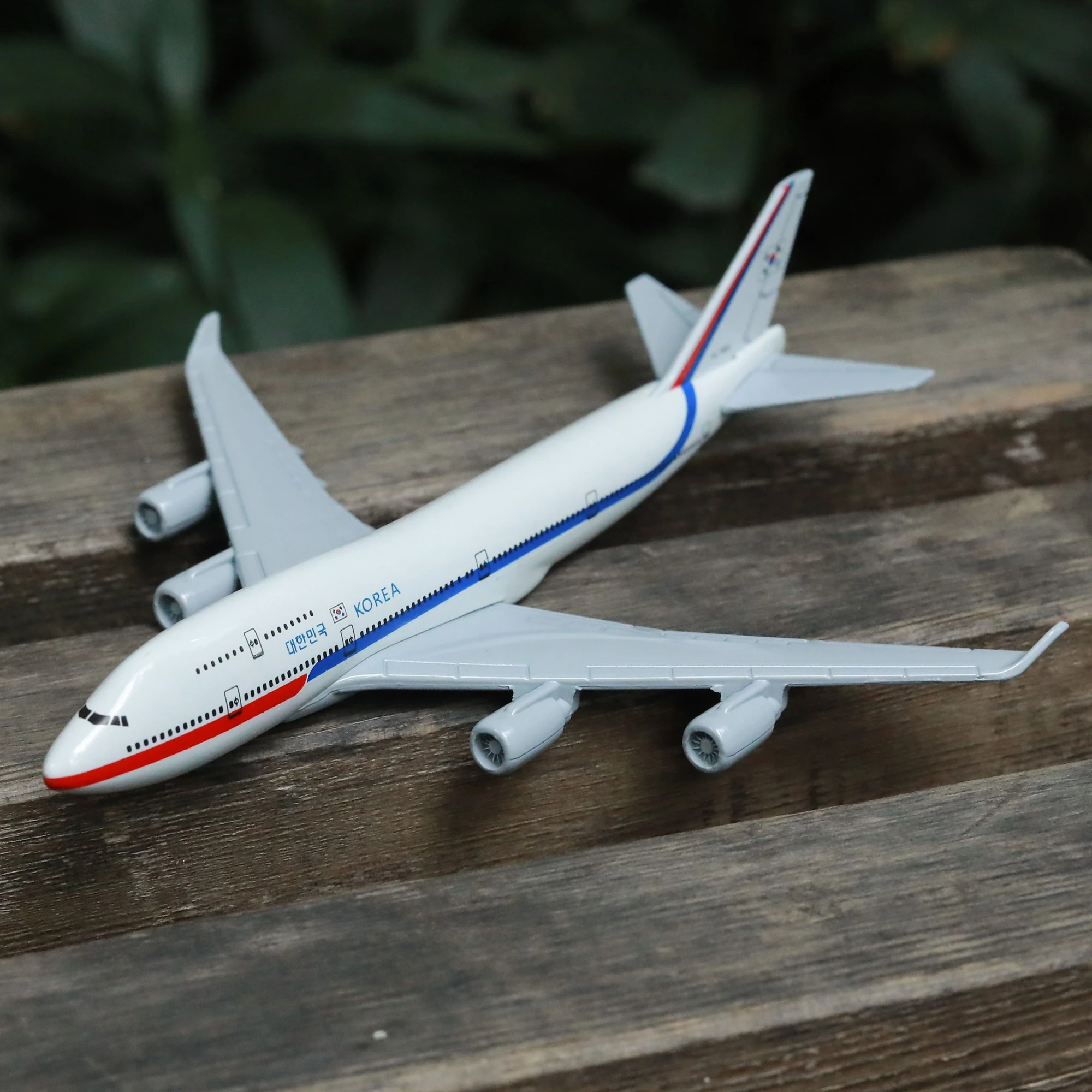 

Korean President B747 Aircraft Alloy Diecast Model 15cm Aviation Collectible Miniature Souvenir Ornament