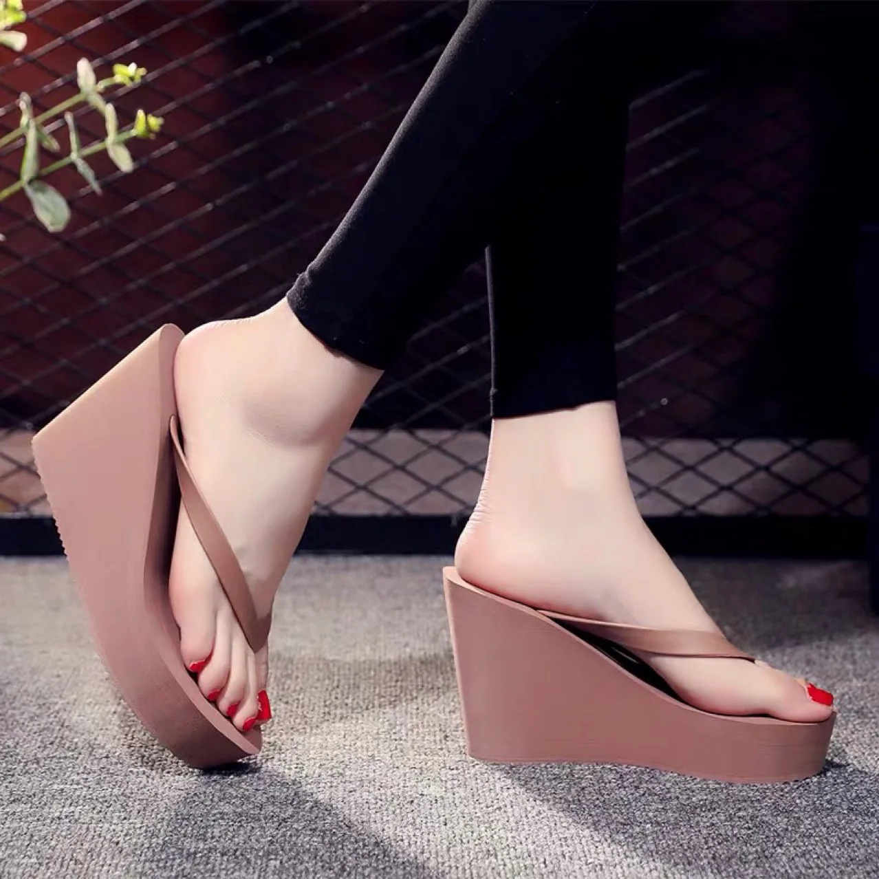 

Beach Shoes Ladies' Slippers Platform Slipers Women Rubber Flip Flops Heeled Mules Luxury Slides Sabot 2021 Hawaiian High