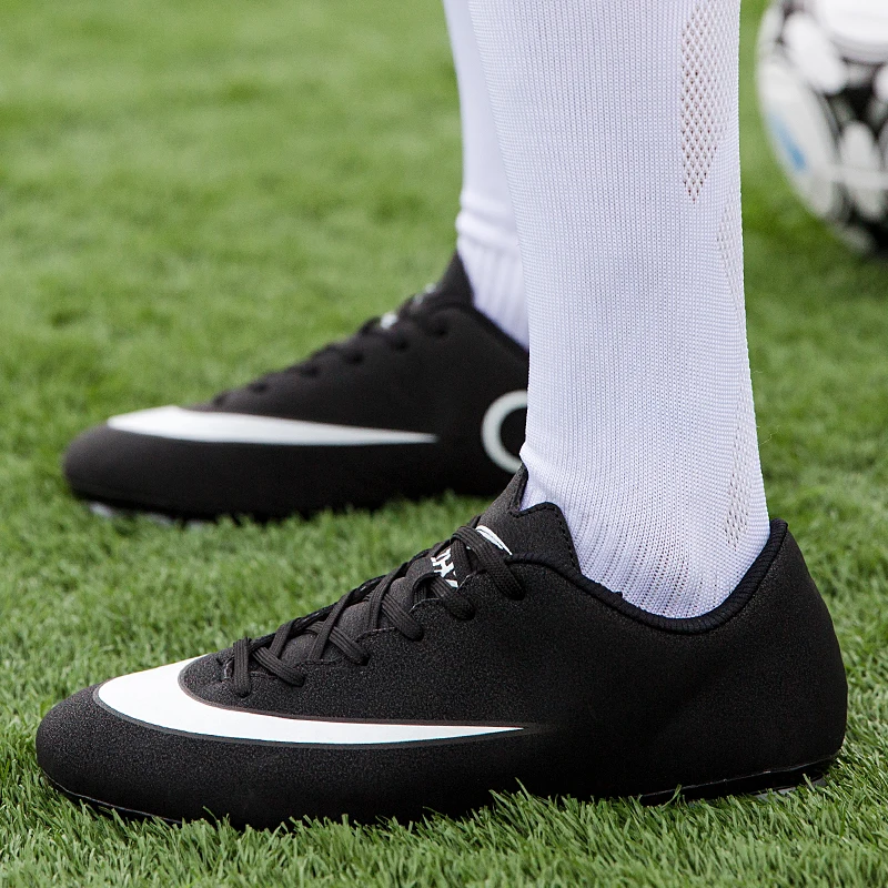 Стильная индивидуальная футбольная обувь с шипами устойчивая дышащая и удобная |