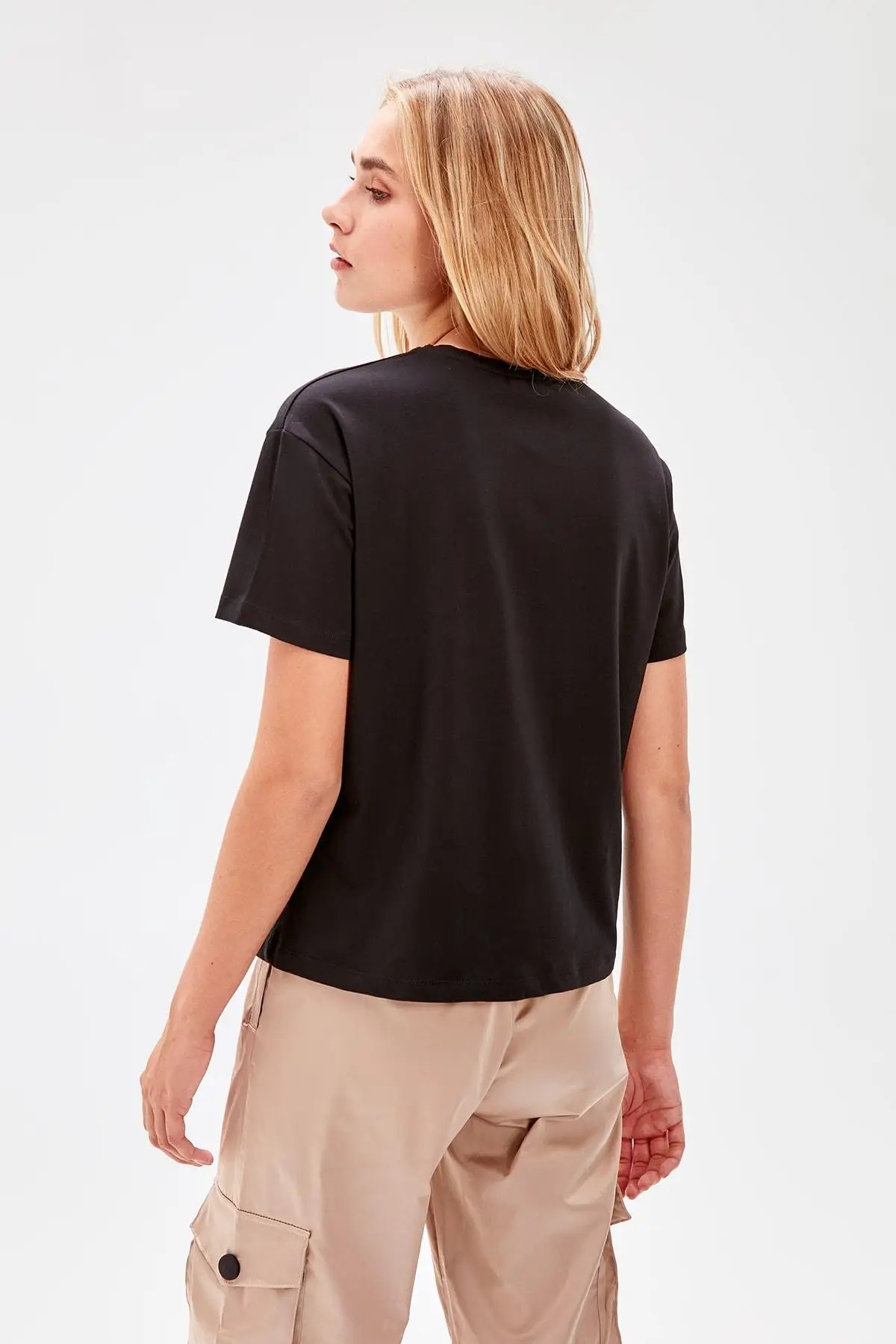 Trendyol черные Базовые Трикотажные футболки TWOAW20TS0126|Футболки| |