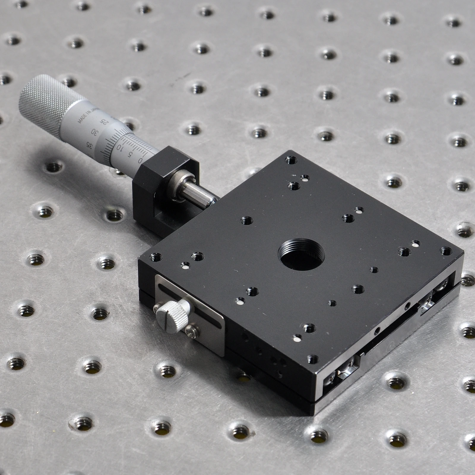 

XPG80-A Suruga B11-80A manual precision two-way fine-tuning displacement slide optical working platform aluminum 80mm