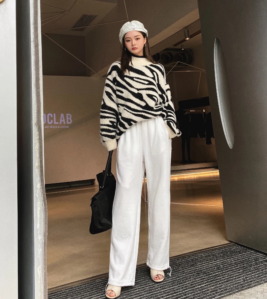 

2021 Fashion Thick Autumn Winter Knitted Women O-Neck Fake Marten Hair Zebra-Striped Loose Sweaters Pullover Jersey Jumper S88