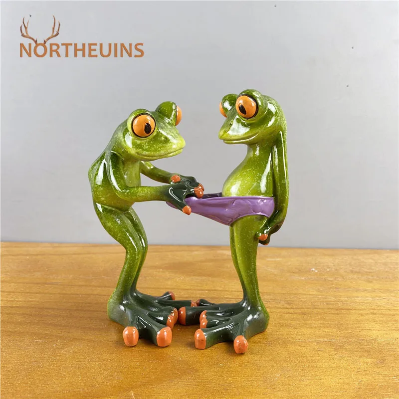 

NORTHEUINS Resin Leggy Couple Frog Figurine Modern Creative Wedding Animal Statue for Interior Home Desktop Decor Accessories