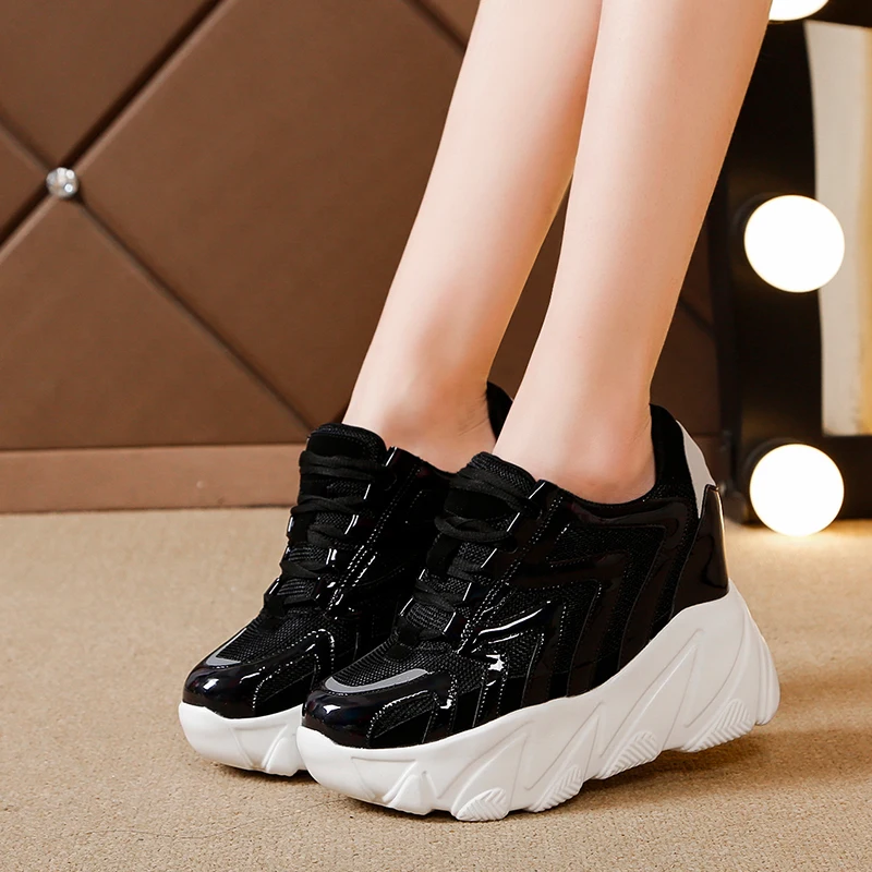 Новая обувь женская прогулочная на толстой подошве модная уличная увеличивающая