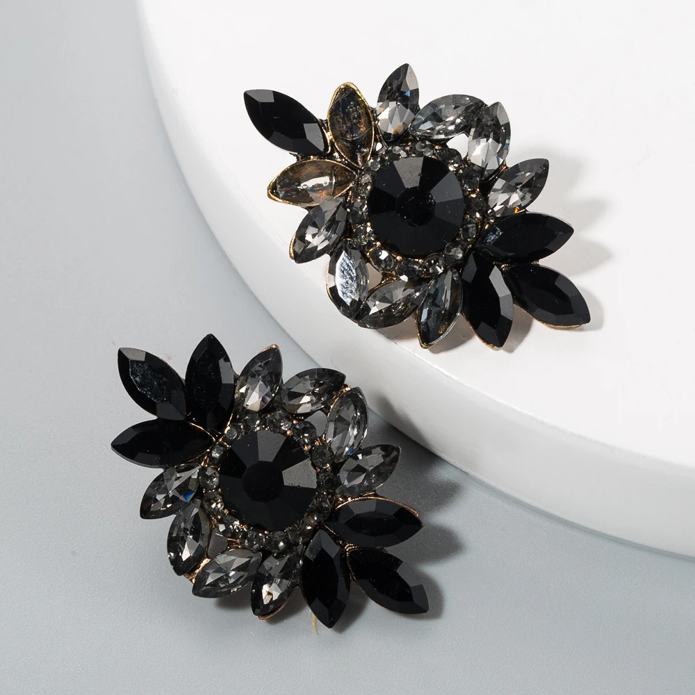 Элегантные разноцветные романтические серьги-гвоздики с цветком роскошные