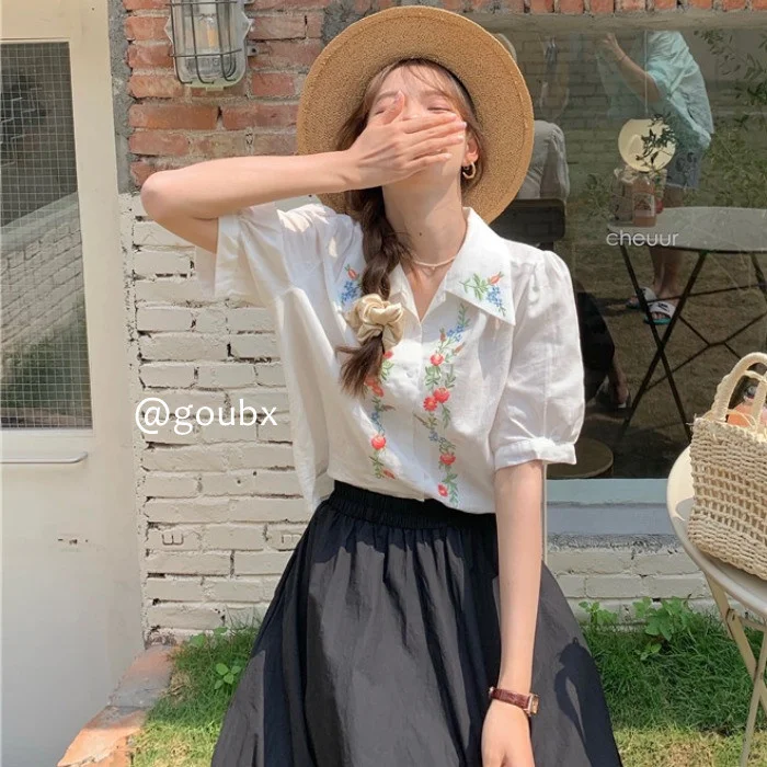 

2021summer New Retro Embroidered Flower Short-Sleeved Shirt Women's Korean-Style Loose Puff Sleeves Elegant Top Fashion