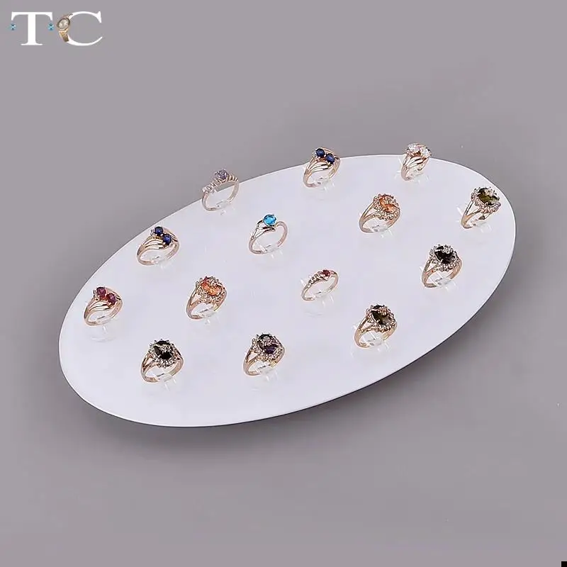 Элегантная подставка для ювелирных изделий витрина