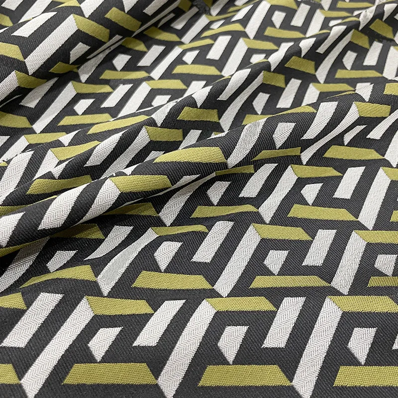 Женское осенне-зимнее платье с надписью и геометрическим рисунком 100x145 см -