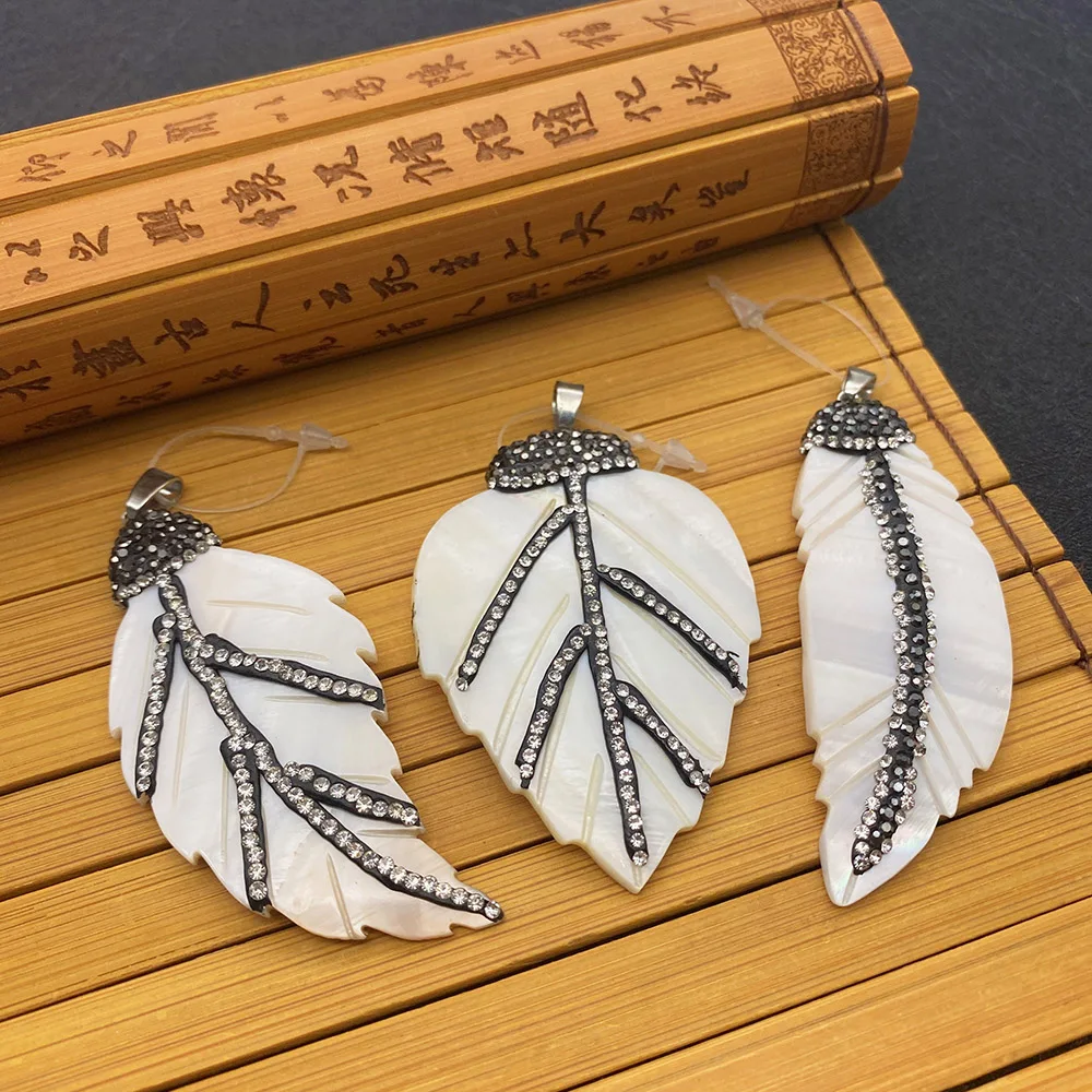 

Natural Freshwater Shell Pendant White Various Leaf Shape Leaf Vein Diamonds Can Be DIY Handmade Exquisite Jewelry Necklace Gift