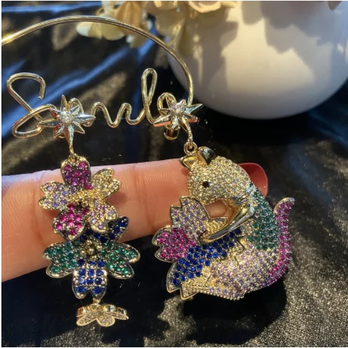 

S925 Silver Needle Cute Flower Cat Earrings Asymmetric Micro-inlaid Zircon Pop Stud Earrings 18K Gold