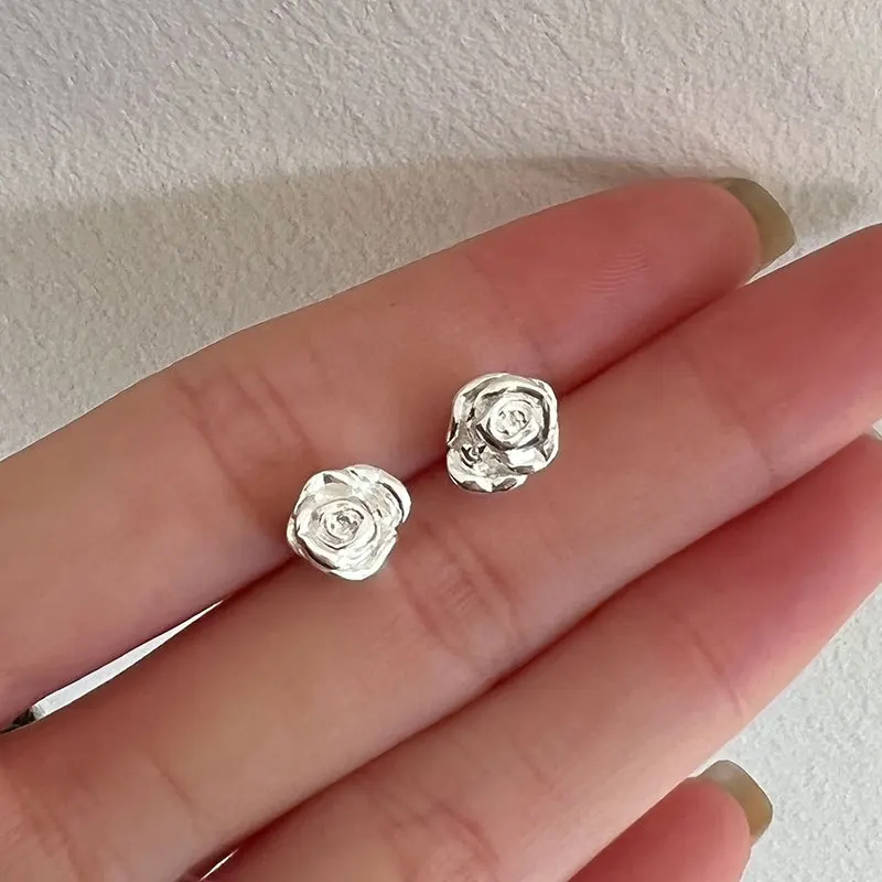 

Серьги-гвоздики женские из серебра 925 пробы с цветком розы