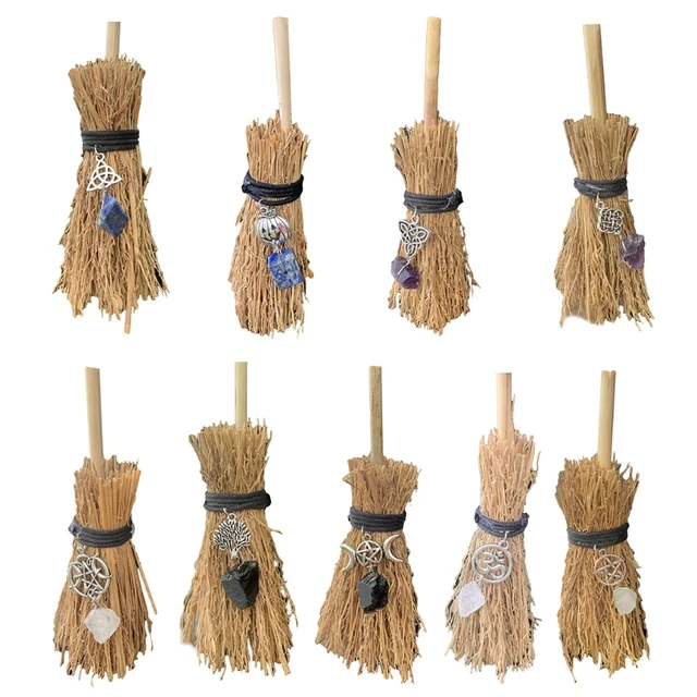 Mini balais de sorcière de paille de balai avec des décorations suspendues  en cristal pour Halloween Wicca Altar Broom