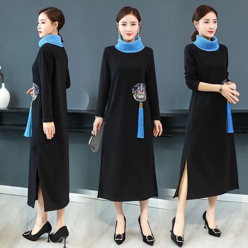 Длинное удобное женское платье с высоким воротником и кисточками большие