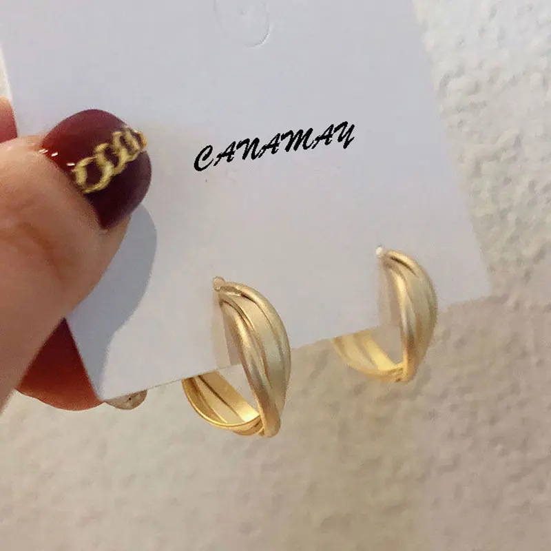 Женские металлические серьги-кольца винтажные золотистого цвета эффектные