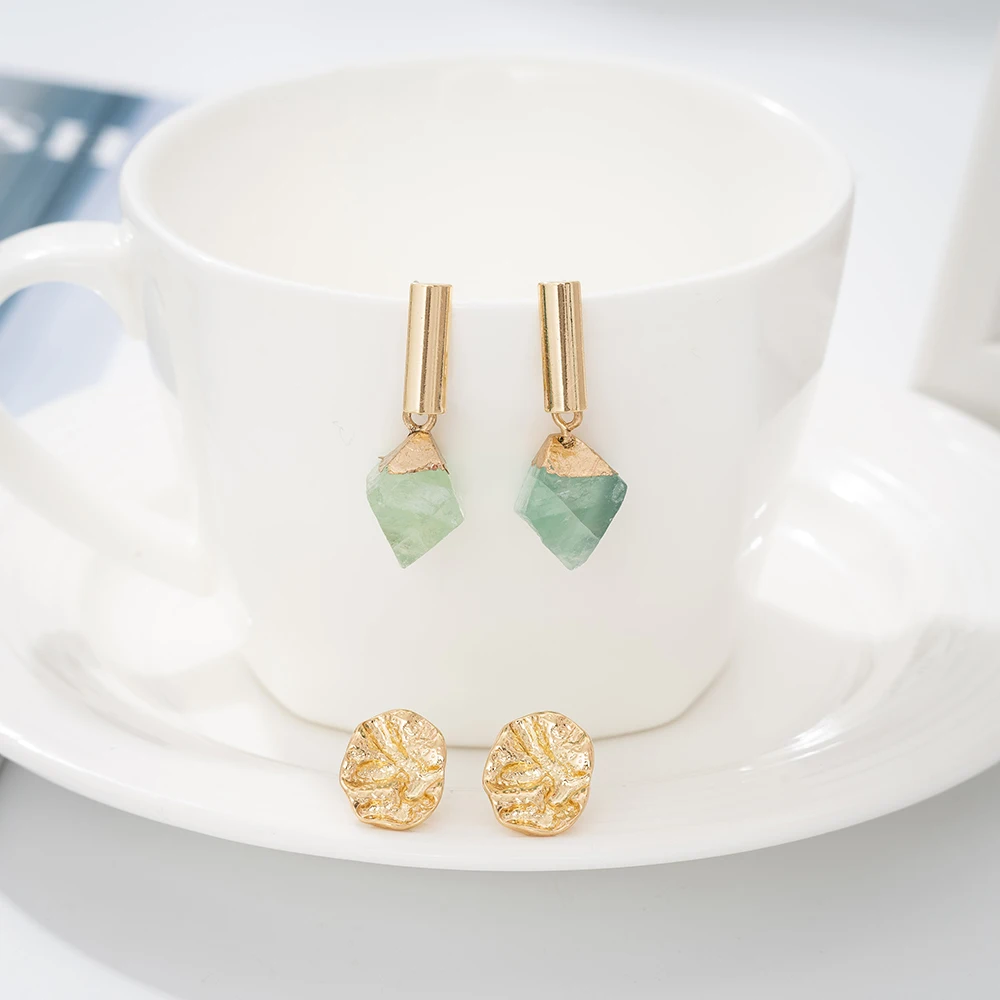 

Jaeeyin 2021 Fashion Green Natural Faced Stone Gold Color Hammered Earrings Semi-precious Bohemia Geometric Stud Drop Jewelry
