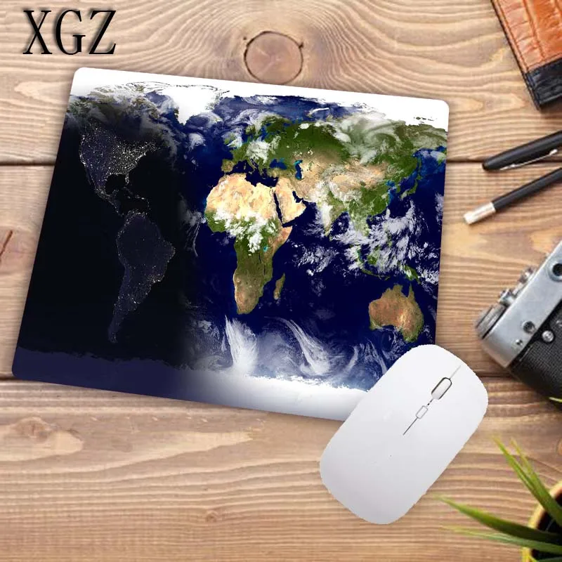 

XGZ Earth Large Mouse Pad Gaming Pad Computer Keyboard Desk Mats Animation Game Computer Lock Edge Mousepad for CSGO DOTA LOL