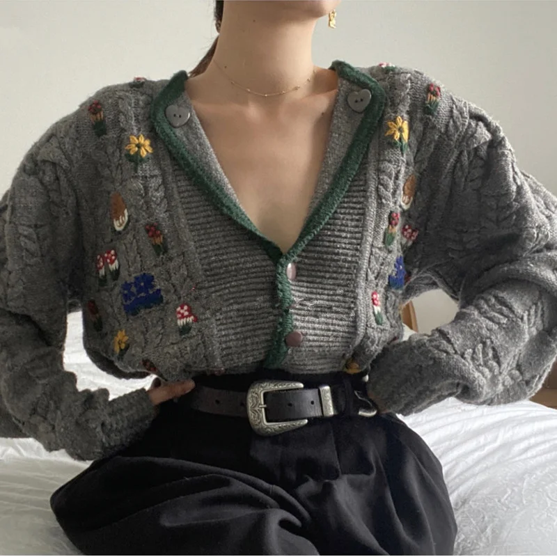 

Embroidery Retro V-neck Knitted Cardigan Women 2021 New Early Autumn Top Ustyle0215