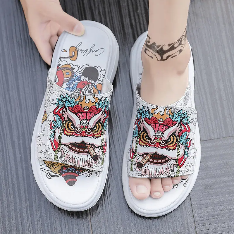 

Size 38-44 New Summer Men's Slippers Fashion Outdoor Slides Indoor Non-slip Slippers Beach Flip Flops Personalized Men Slippers