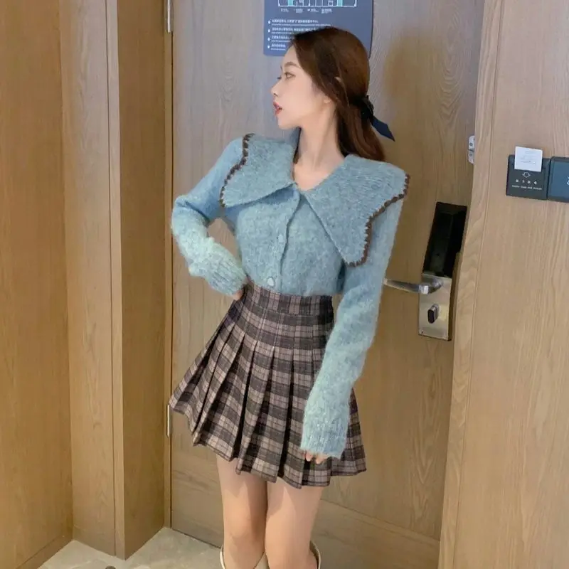 Женский трикотажный кардиган в стиле ретро укороченный облегающий винтажном с