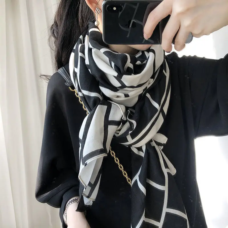 

Женский теплый шарф в черно-белую клетку, 90*180 см