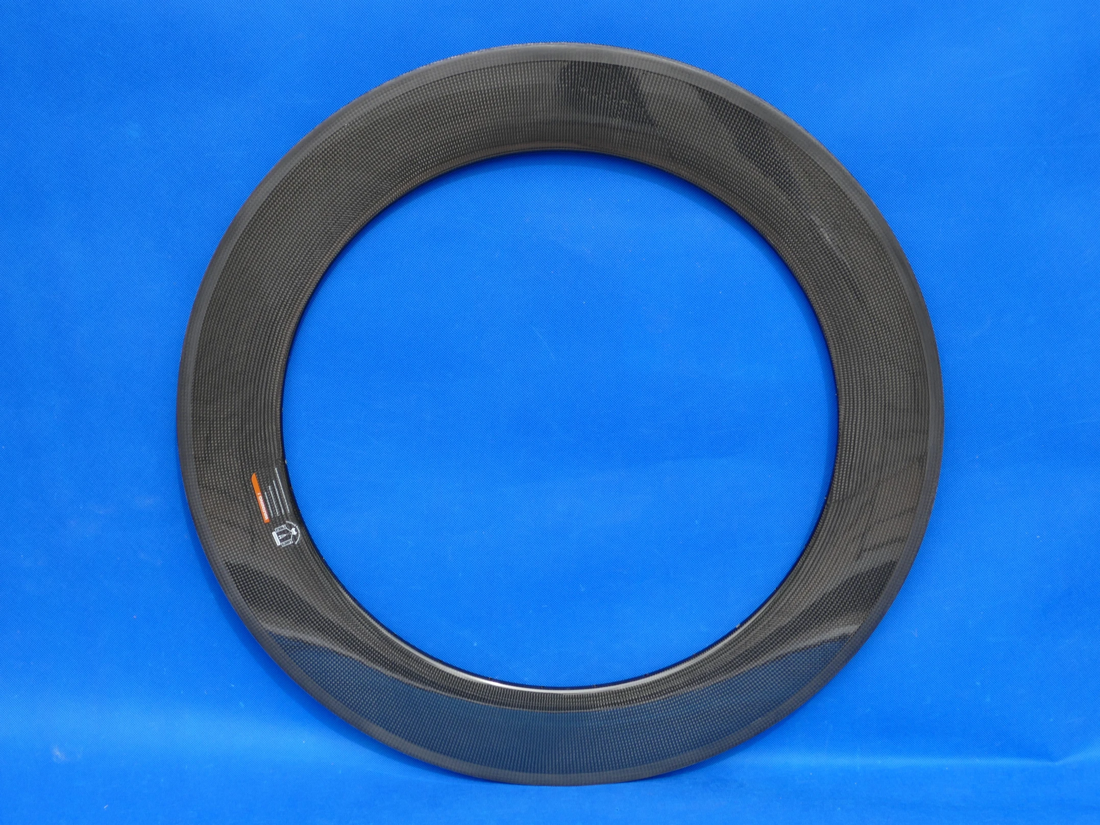 В комплект входит 1 пара ободов полностью карбоновые колеса для дорожного