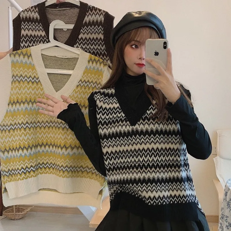 

Korean Sweater Loose V-neck Retro Women Striped Sweater Vest 2020 New Autumn Vintage Bf Sleeveless Female Casual Sweater