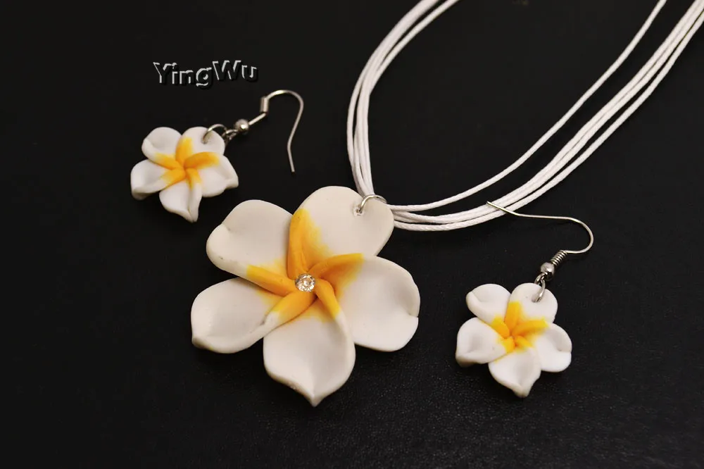 Yingwu случайно отправляет цветной набор из полимерной глины цветочные серьги