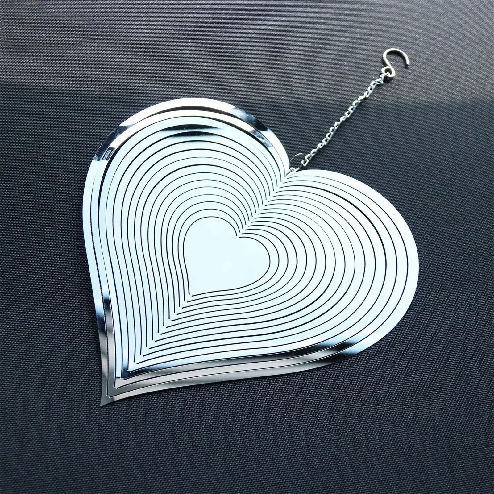 

Beating Heart Wind Chime Hang Decorations Stainless Steel Love Metal Wind Catcher Rotating Wind Chimes Hanging Ornaments
