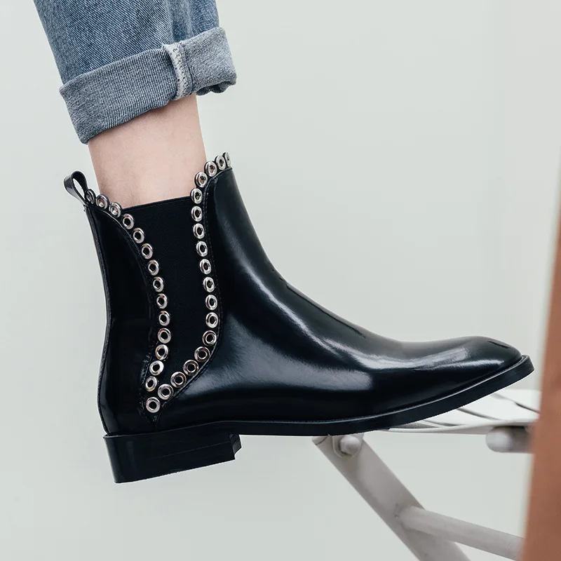 Женские ботинки; зимняя обувь из спилка; Новинка года; брендовая дизайнерская обувь; Модные женские ботинки с заклепками