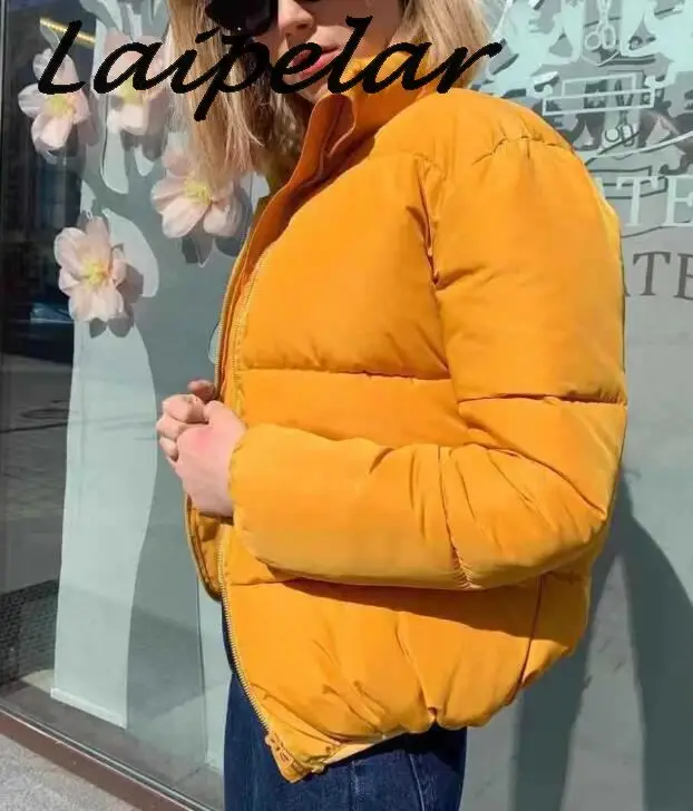 Модная куртка пуховик с воротником оверсайз однотонная короткая на осень и зиму