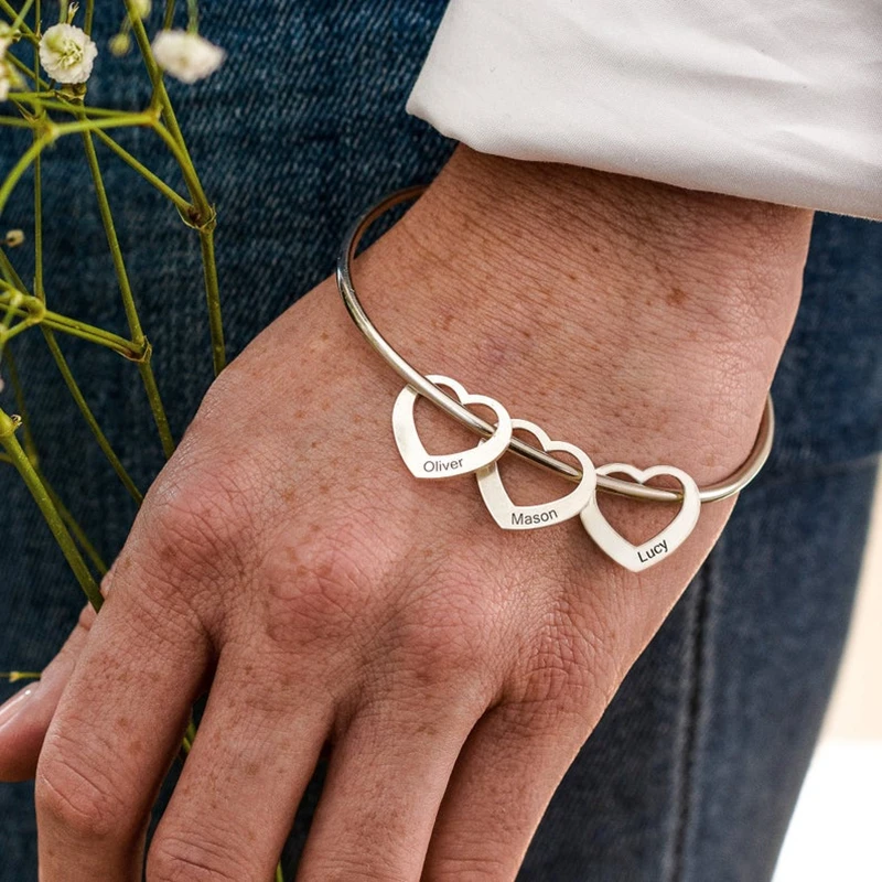 

Customized Personalized Engrave Name Heart Stainless Steel Charms Bracelets for Women Bangle DIY Jewelry Gift for Her Family