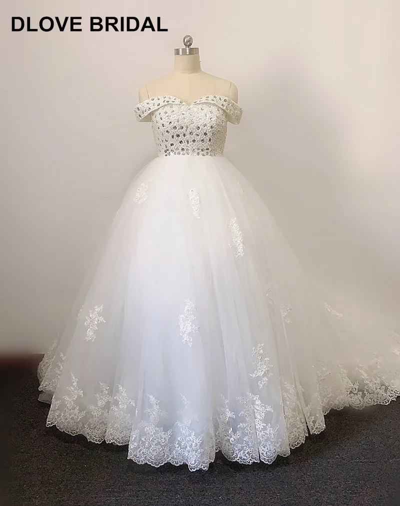

Elegant Off the Shoulder Ball Gown Wedding Dress Strapless Crystal Beaded Bridal Gown with Lace Appliques