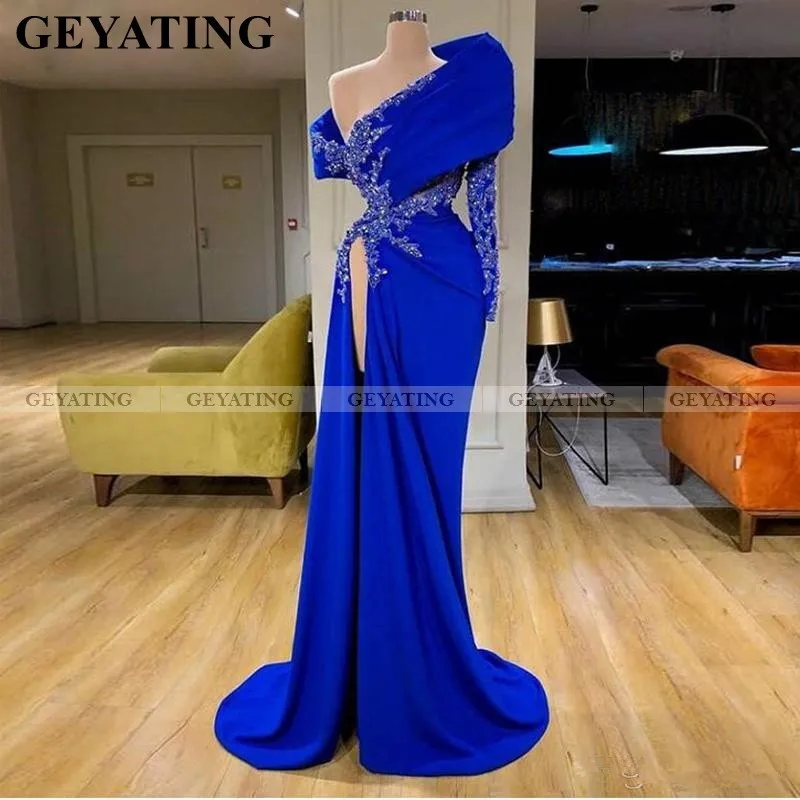 Женское вечернее платье русалка элегантное ярко синее с одним открытым плечом и
