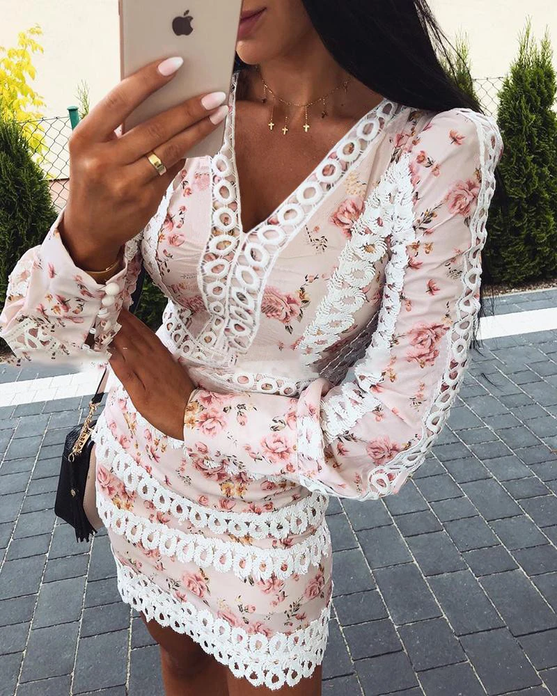 Женское облегающее платье с цветочным принтом и кружевной отделкой элегантные