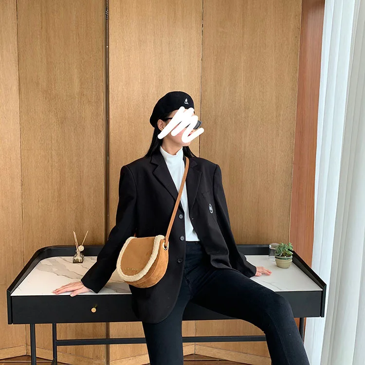 

Net red matching color Plush saddle bag women retro armpit bag Single Shoulder Messenger Bag small round bag 2020 new fashion