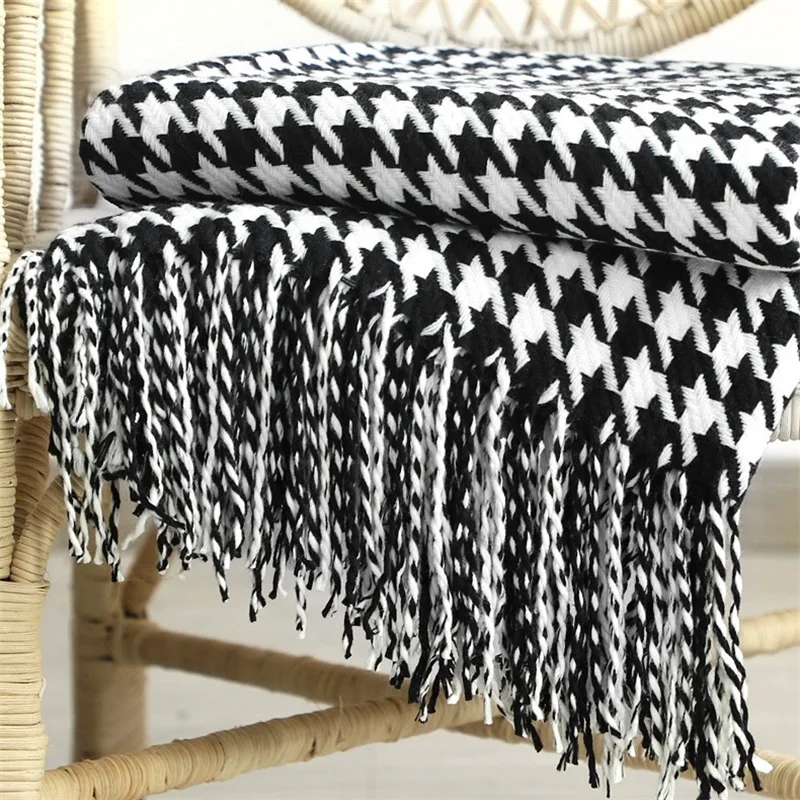 Classic Black and White Houndstooth Sofa Throw Blanket With Tassels Decorative Couch Blanket Bed Runner Blanket Bed Cover