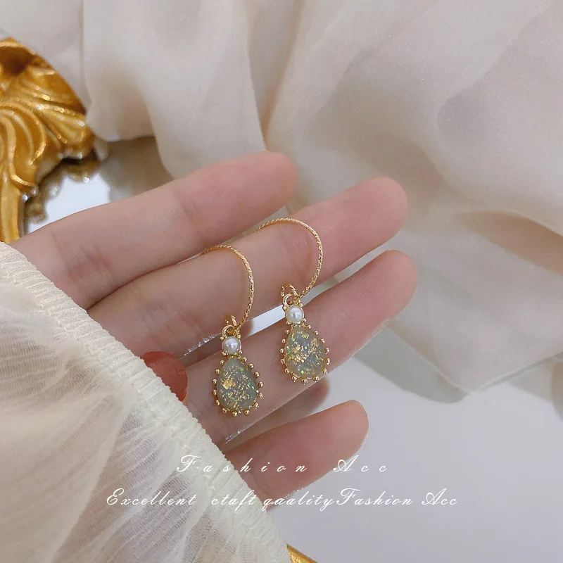 

French Elegant Retro Court Style Temperament Simple Gold Foil Drop Shaped Ear Hook Eardrop Female